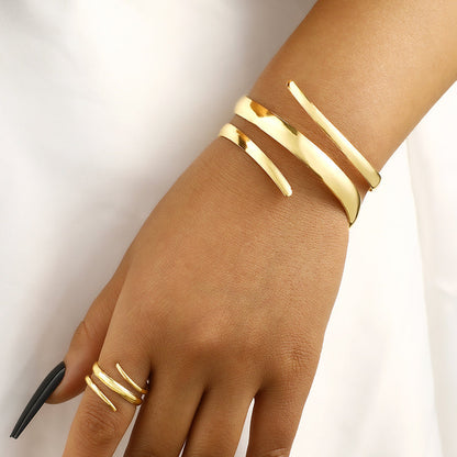 Women’s Open Curve Bracelet and Ring Set